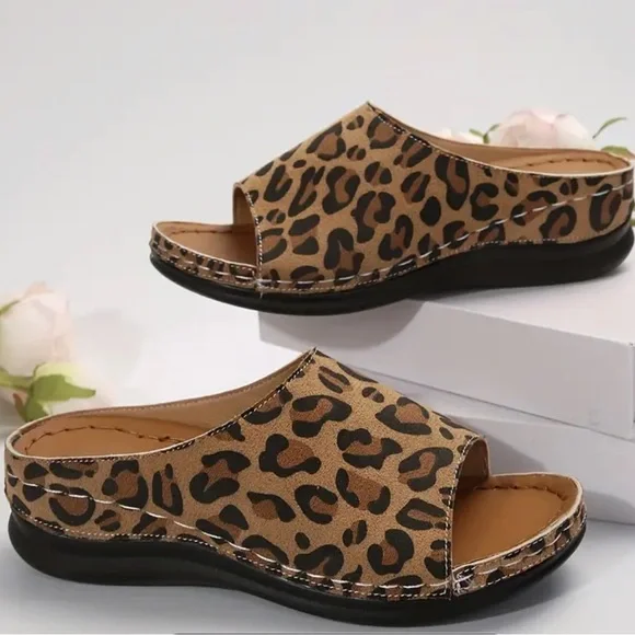 🔥🆕Leopard Print Wedge Slip on Sandal - Picture 1 of 10
